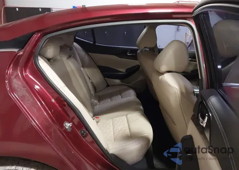 2016 Nissan Maxima 3.5 Platinum z USA, uszkodzony, nr VIN 1N4AA6AP0GC399121